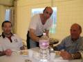 Mister Giuseppe serve a tavola